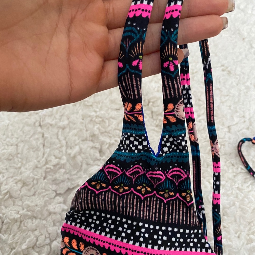 Cute Patterned Bikini Set - Picture 3 of 5